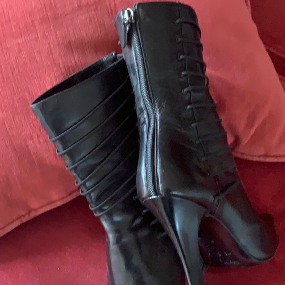Gucci mid-calf soft leather boots.
